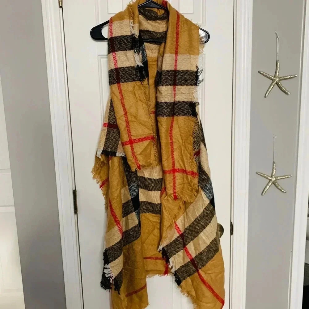 ✅Plaid Shawl NWOT.🌟